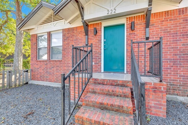 Photo - 222 Moody St