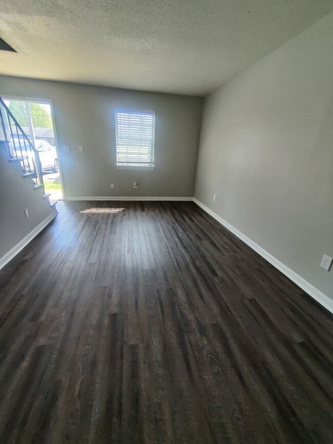 Photo - 706 Roberta Dr