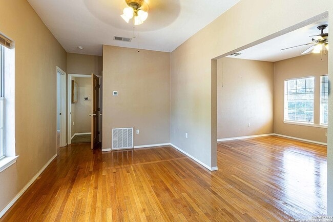 Photo - 611 W Ridgewood Ct