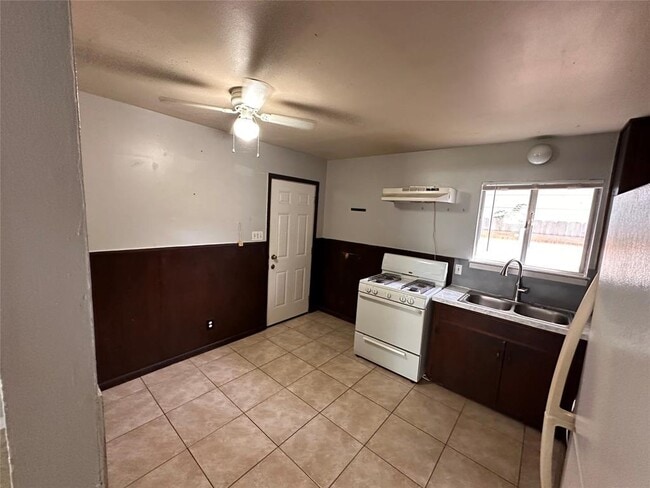 Photo - 5605 1/2 Jim Hogg Ave