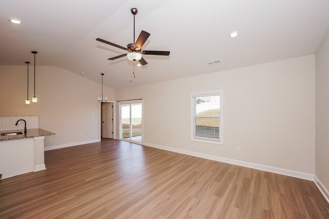 Photo - 146 Adams Tree Wy