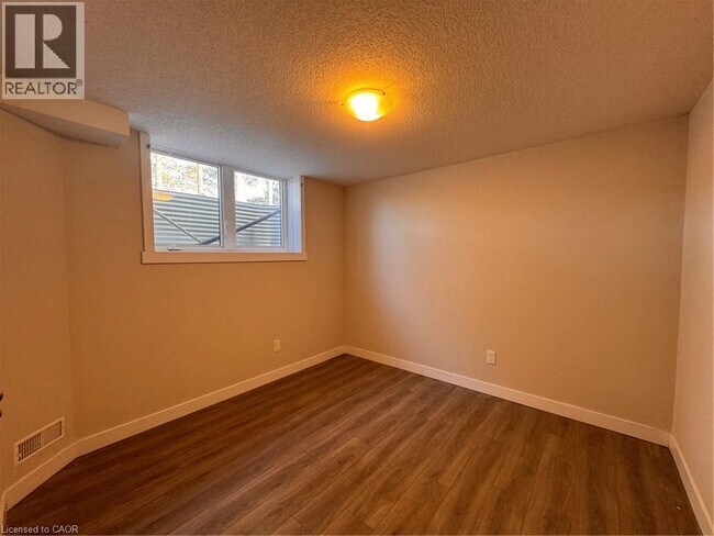 Photo - 1170 Bethel Rd Unité B