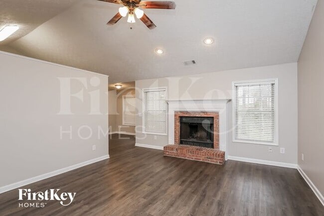 Photo - 727 Melrose Trce NE