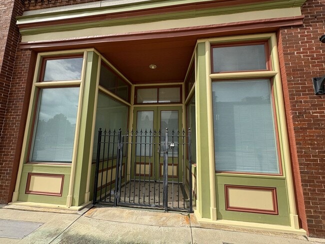 Building Photo - 452 Poplar St Unit 1 Rental