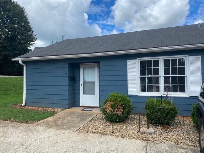 Photo - 18 Simmons Ct