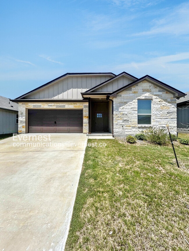 Building Photo - 2216 Hornbeam St Rental
