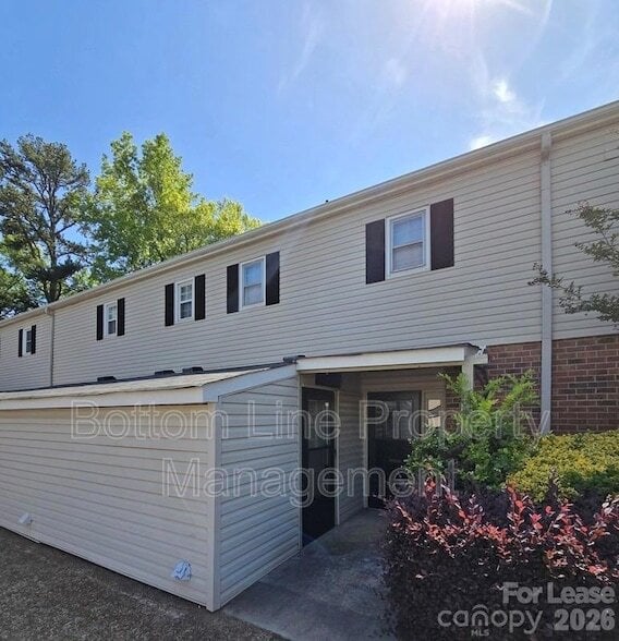 Building Photo - 5949 Quail Hollow Rd Unit D