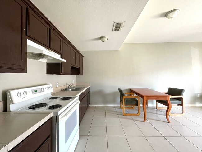 Photo - 2010 Miroslava Ave Unidad 1