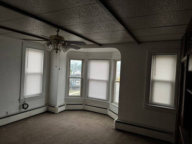 Building Photo - 638 Roosevelt Ave Unit 2 Rental
