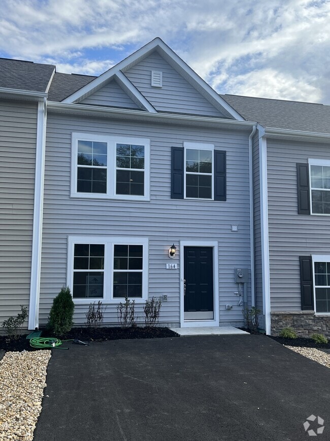Building Photo - 164 Scotch Pine Dr Rental