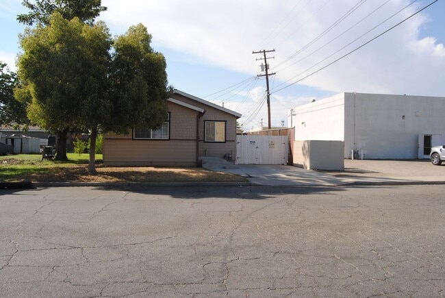 Building Photo - 1407 2nd St Rental