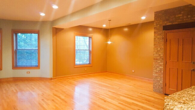 Photo - 5336 S Prairie Ave Unit 2N