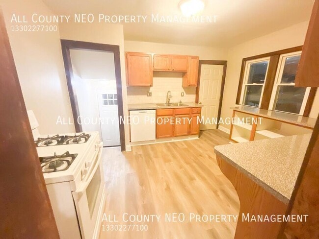 Photo - 3733 W 128th St