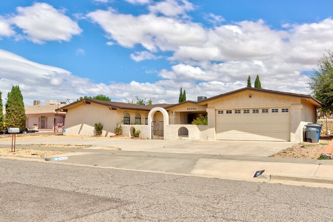 SPACIOUS EAST EL PASO HOME WITH POOL - SPACIOUS EAST EL PASO HOME WITH POOL