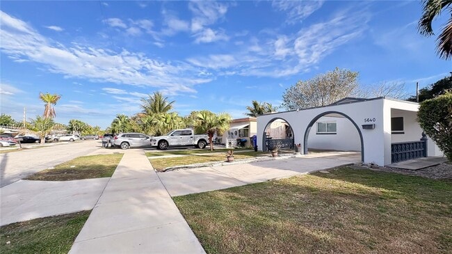 Photo - 5640 Hayes St