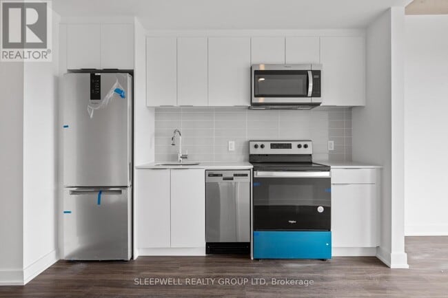 Photo - 1360 Carling Ave