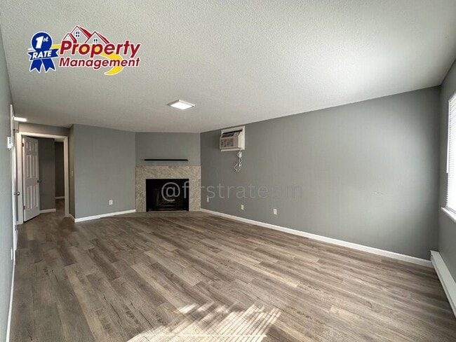 Photo - 889 N Mercer St