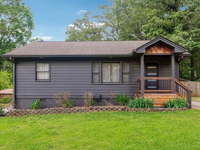 Building Photo - 2450 Hillcrest Dr