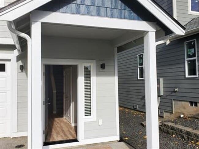 Photo - 3 Bedroom 2.5 Bath in Tumwater