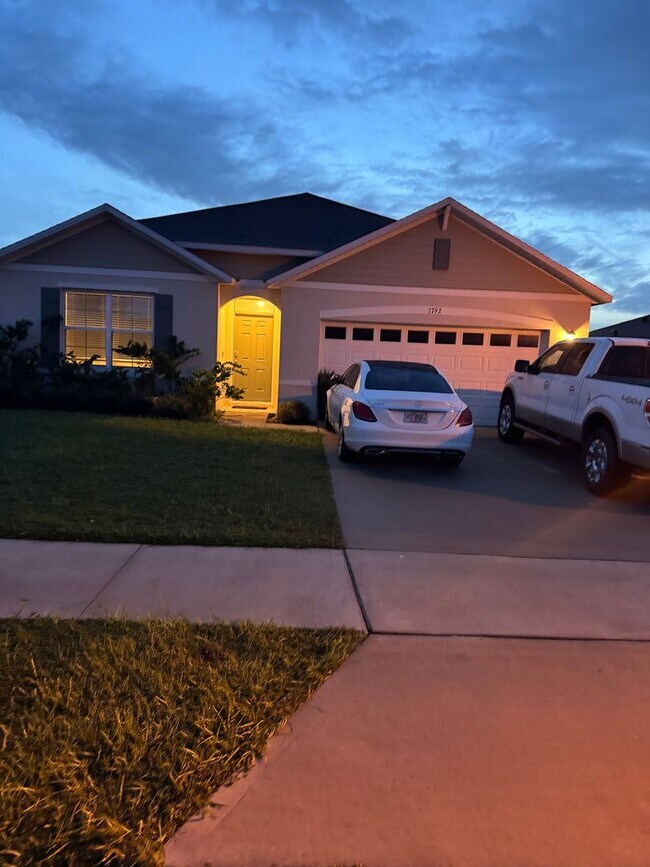 Building Photo - Tavares