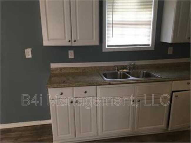 Photo - 324 Macedonia Rd SE