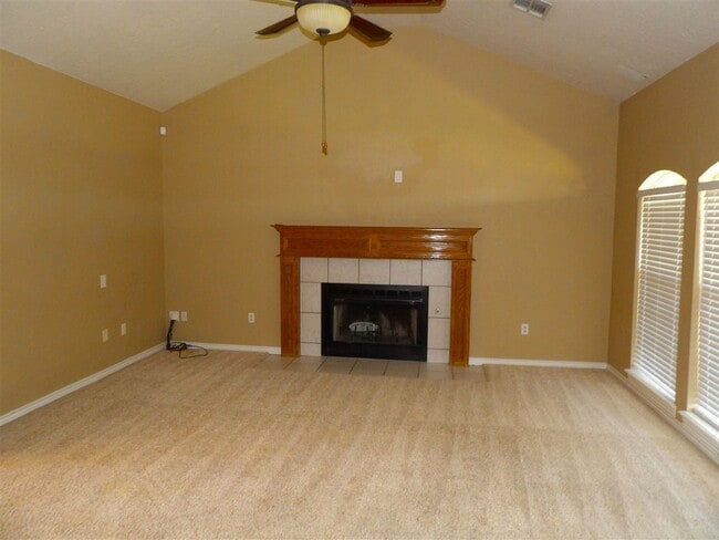Photo - 405 SE Lancelot Ln