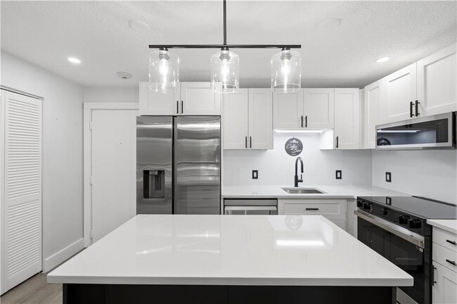 Photo - 1190 Charles St