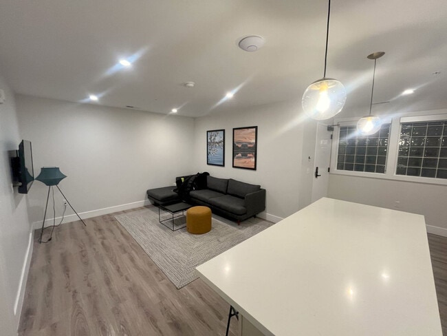 Building Photo - 225 Vine St NW Unit ID1355766P