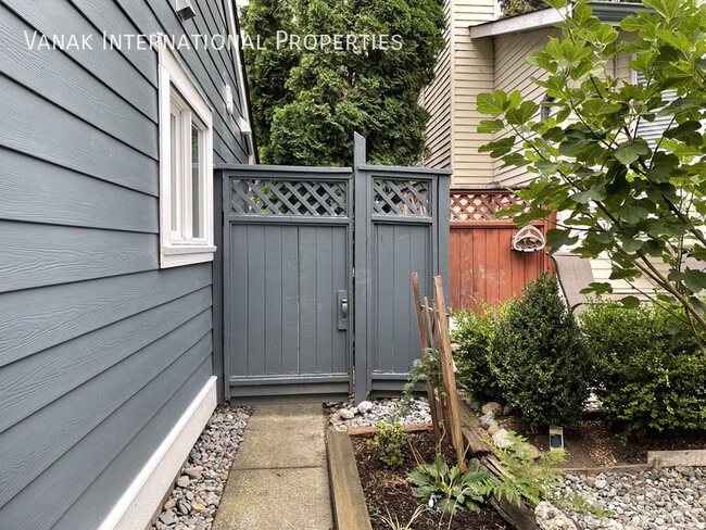 Photo - Private Bachelor Suite in Quiet Neighborhood