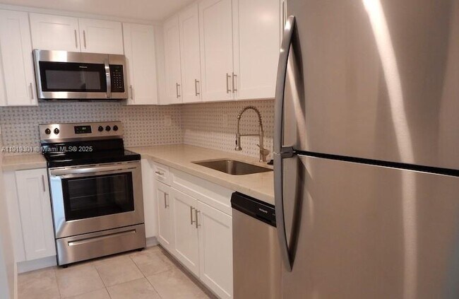 Photo - 400 N Surf Rd Unit 303