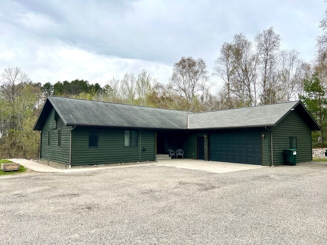 Building Photo - 2515 Old Golf Course Rd