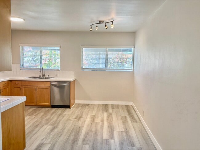 808-812 Westmount Dr Unit 812-17