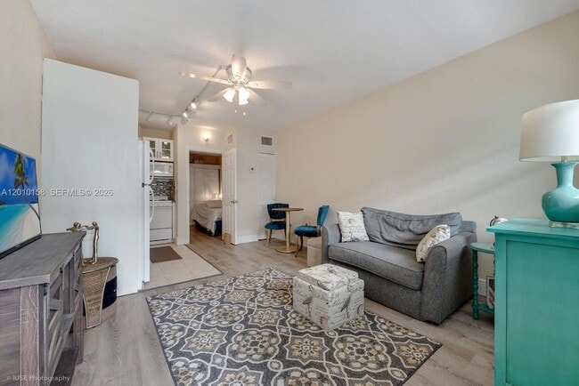 Building Photo - 2539 S Bayshore Dr Unit 428E