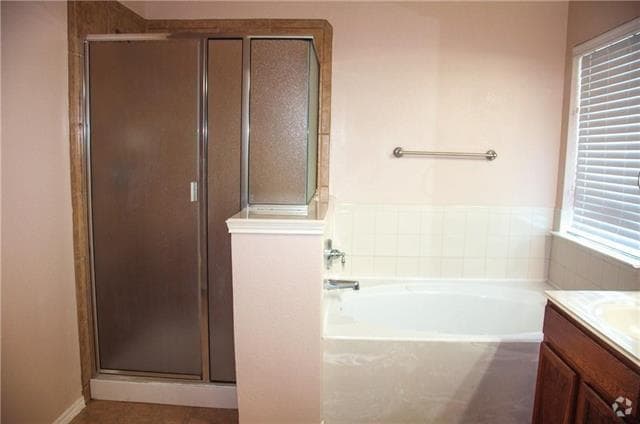 Building Photo - 3829 Drexmore Rd Rental
