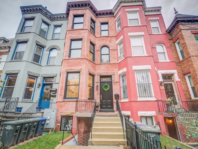 Building Photo - 1022 Park Rd NW Unit 1