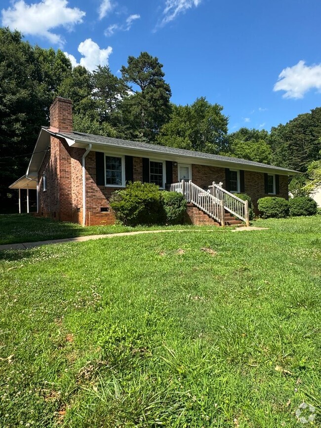 Building Photo - Move-in Ready! Rental