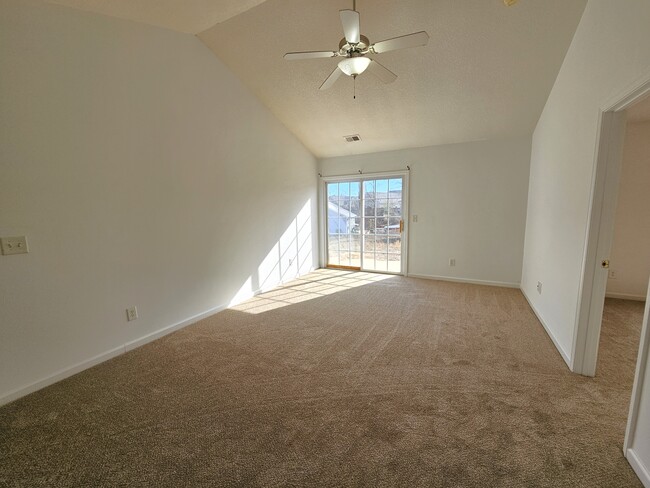 Photo - 405 Juniper Leaf Way