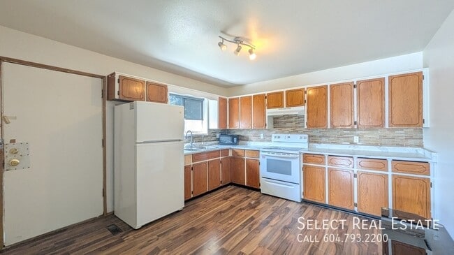 Photo - 46909 Yale Rd Unit B