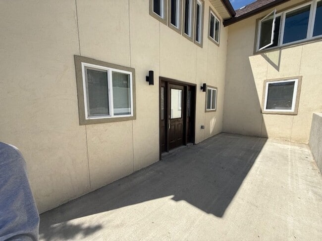 Building Photo - 928 Park St Unit 928 Park Street Downstairs Rental