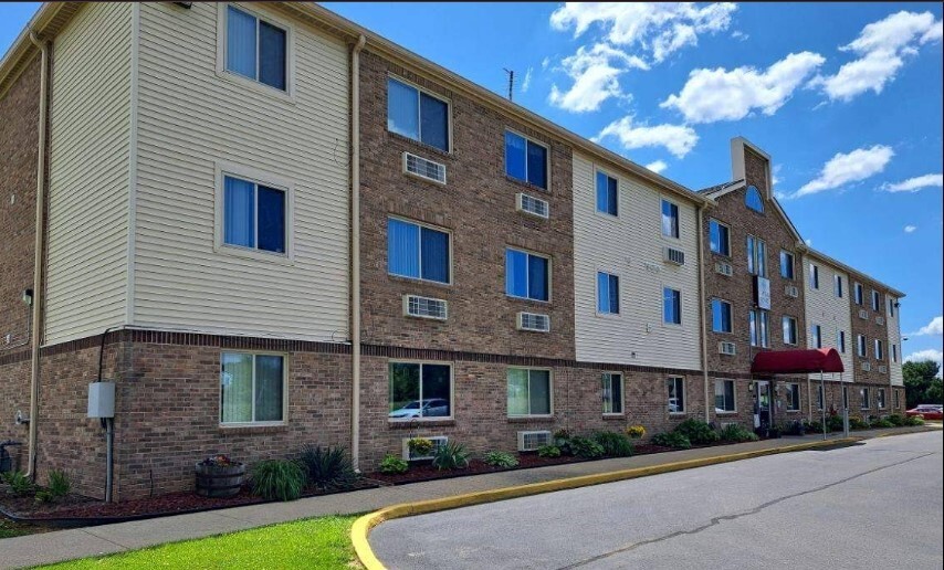 Photo - 785 Regina Ln NW