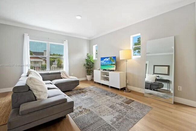 Photo - 4711 N Miami Ave