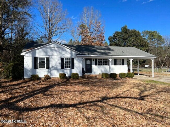 Photo - 3825 Longleaf Dr NE House