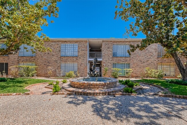 Building Photo - 2101 Fountain View Dr Unit 4 Rental
