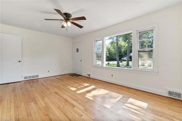 Photo - 9 Hawthorne Ln