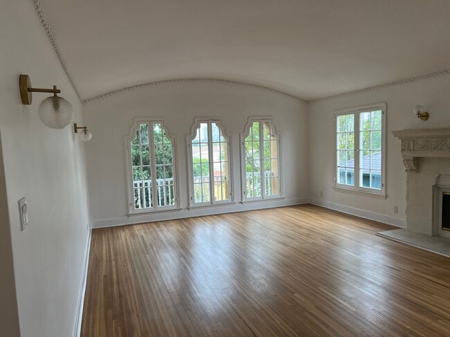 Photo - 926 S Curson Ave