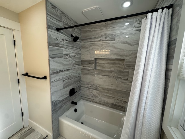 Bathroom with Tub - 2936 Lake Ave