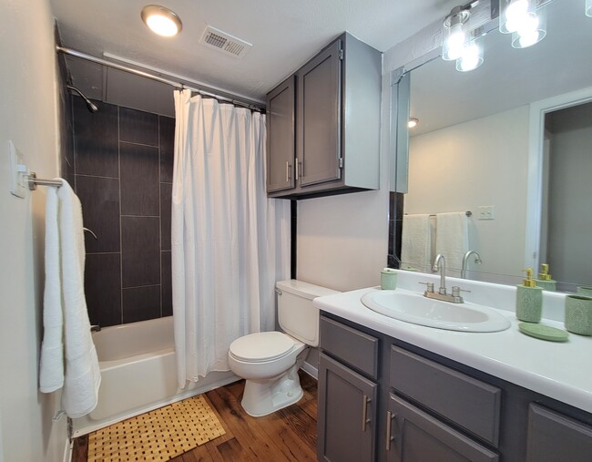 One Bedroom 634 sf