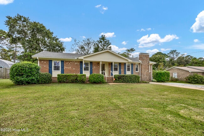 Building Photo - 313 Monterey Dr