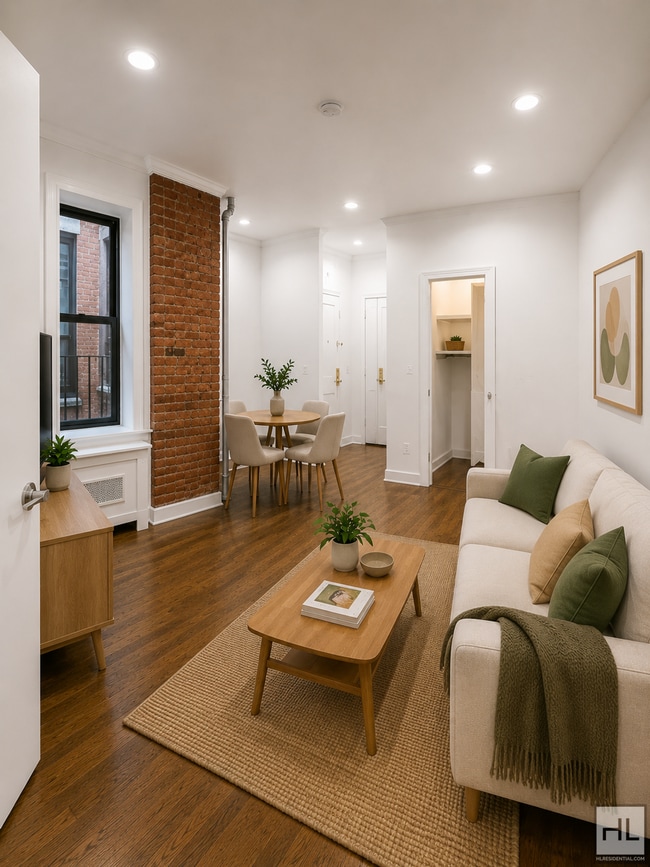 EASTERN PARKWAY / 1-Bed in a Classic Crown Heights Prewar Building