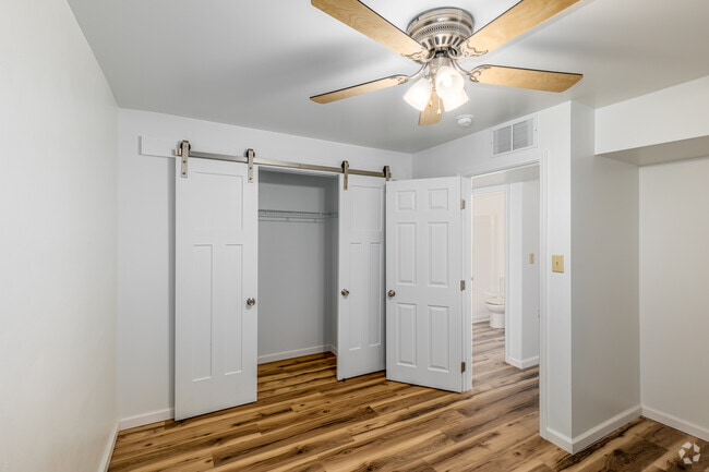 1BR, 1BA - 500SF - Bedroom
